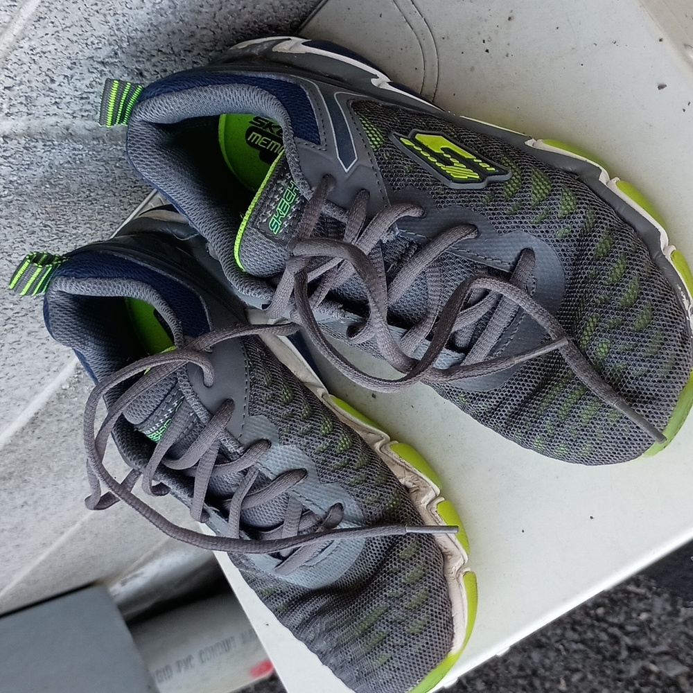 Boys Sketchers SKX size 1.5. Good quality for used. Cross Country, outdoors, etc